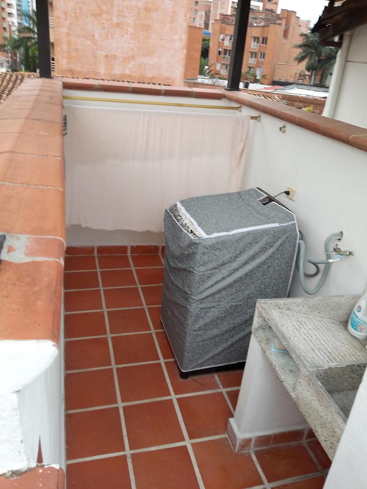 Casa Amplia Y Acogedora En El Corazon De Laureles Medellin